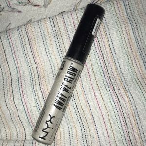Nyx away we glow liquid highlighter